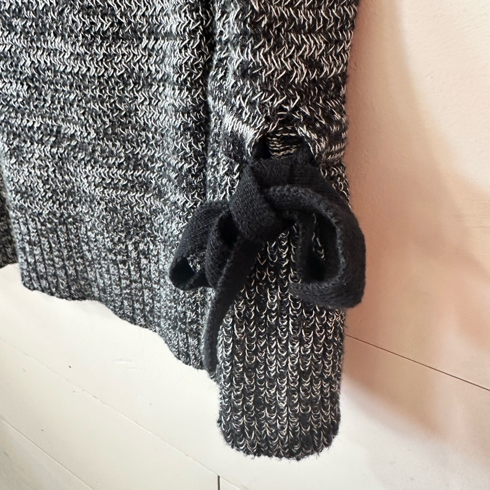 Loft Women's Black and Gray Sweater with bows. Size XS but oversized - Picture 3 of 4